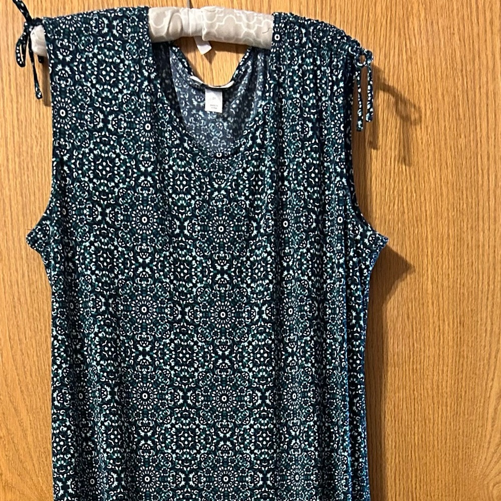 Women’s sleeveless dress - maxi length. Blue, green and white. CJ Banks. 2X.